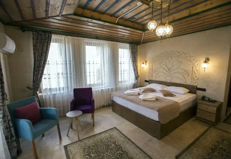 Elite Triple Room, Fireplace