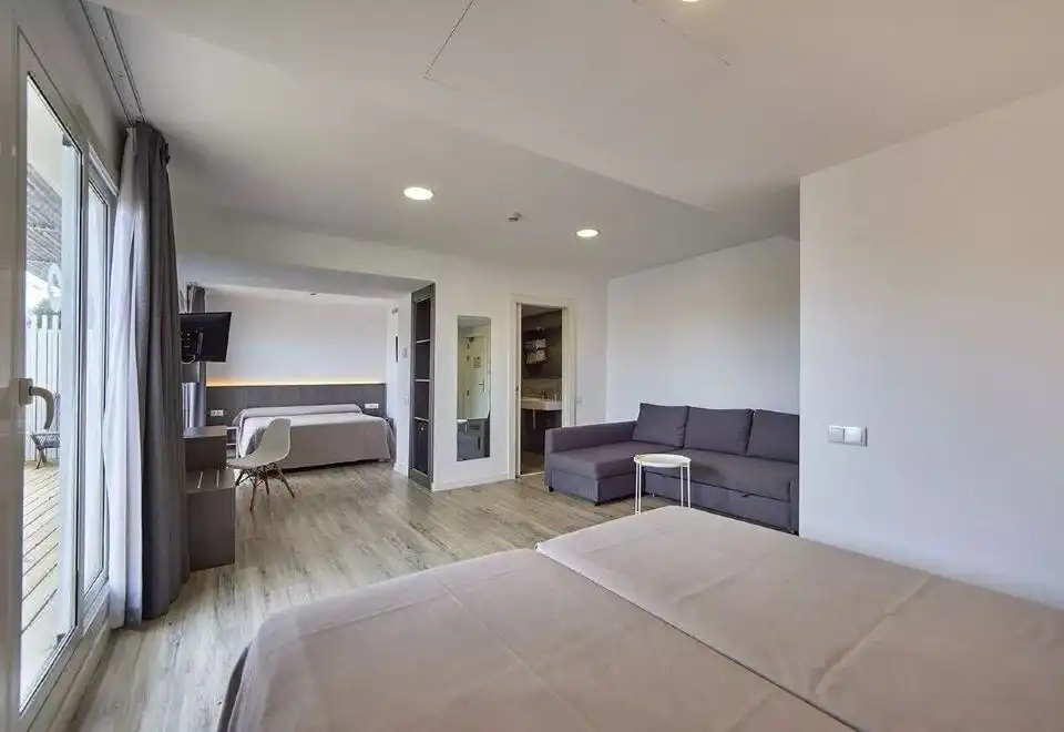 Family Room Estandar (2+2)