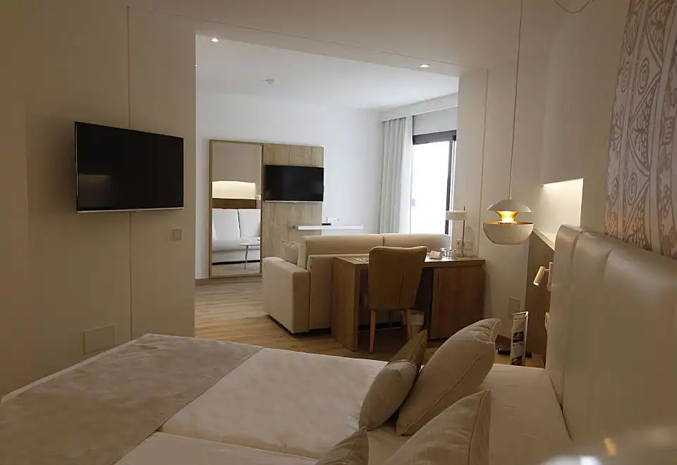 Premium Suite with Jetted Tub