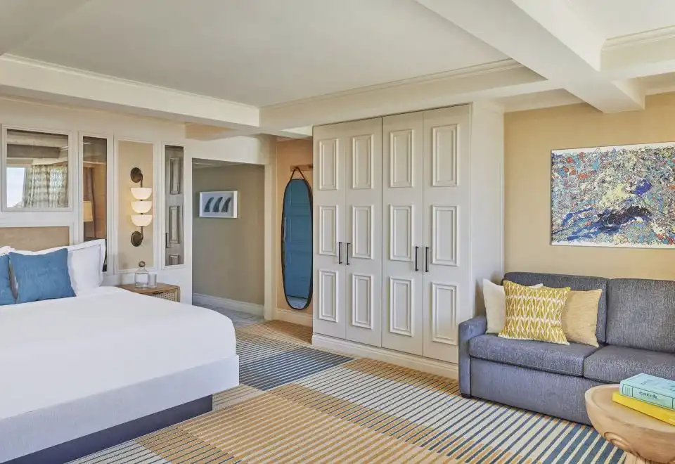 Mobility/Hearing Accessible Canary Junior Suite Partial Ocean King, Roll-in Shower