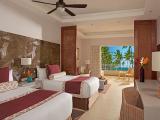 Preferred Club Deluxe Pool View King Room