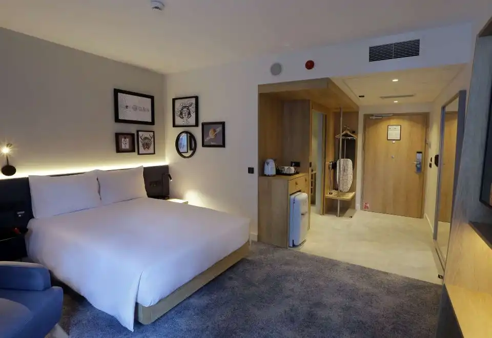 Queen Room-Accessible