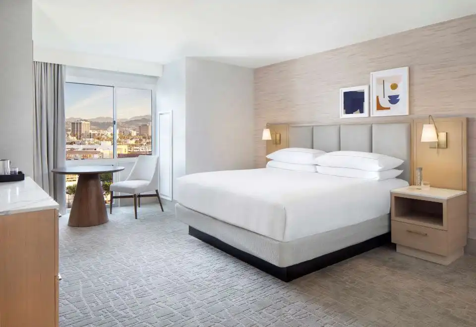 1 KING BED HEARING ACCESSIBLE