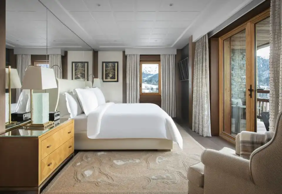 Deluxe One-Bedroom King Suite