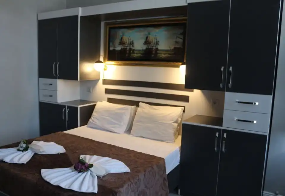 One-Bedroom Studio