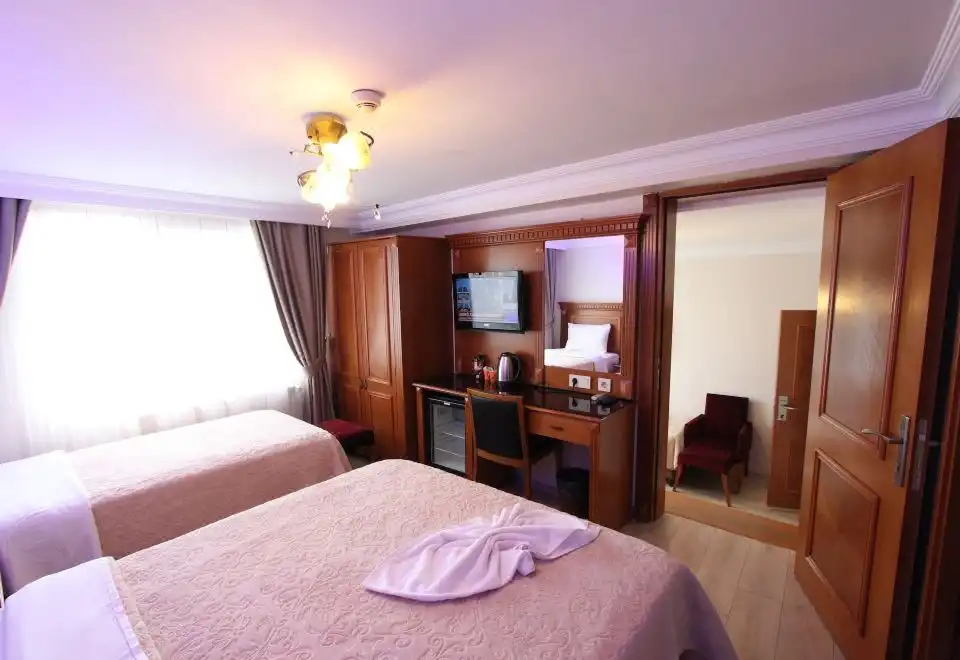 Deluxe Quadruple Room