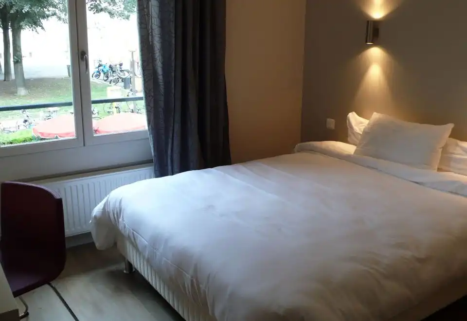 Economy Double Room Queen