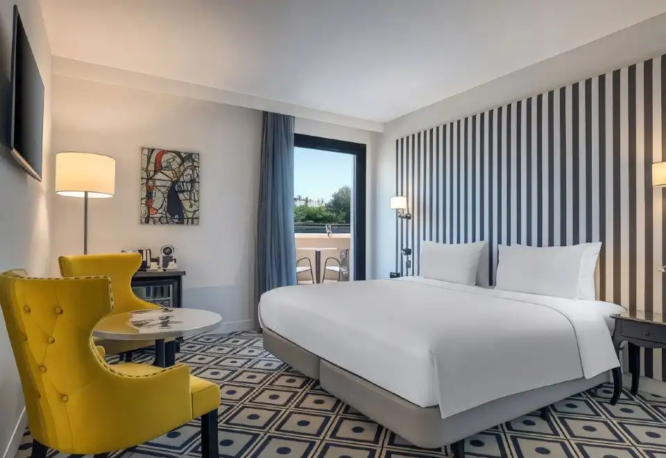 Panoramic Suite, 1 King Bed, Terrace, City View