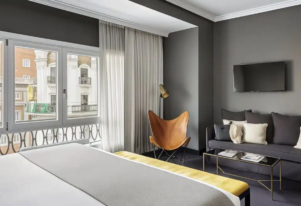 Grand City View Room