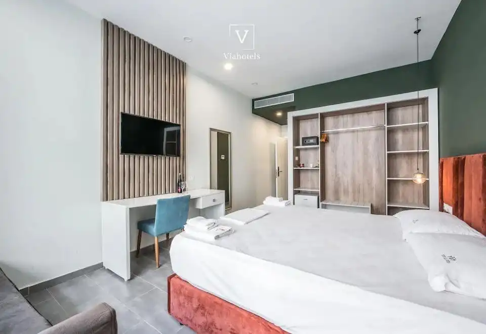 VH Triple Room With View