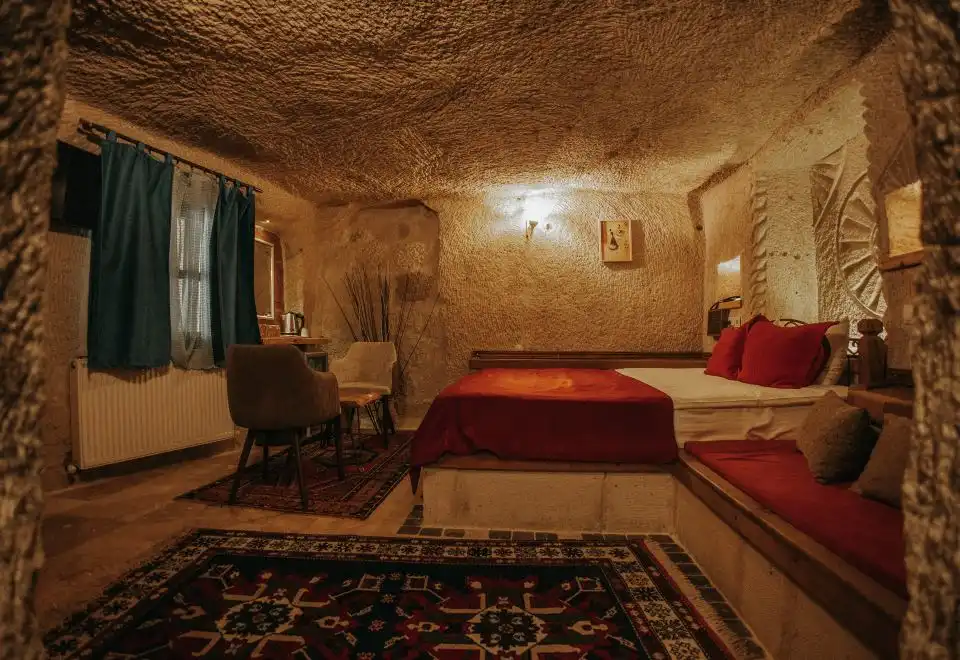 Deluxe Cave Room