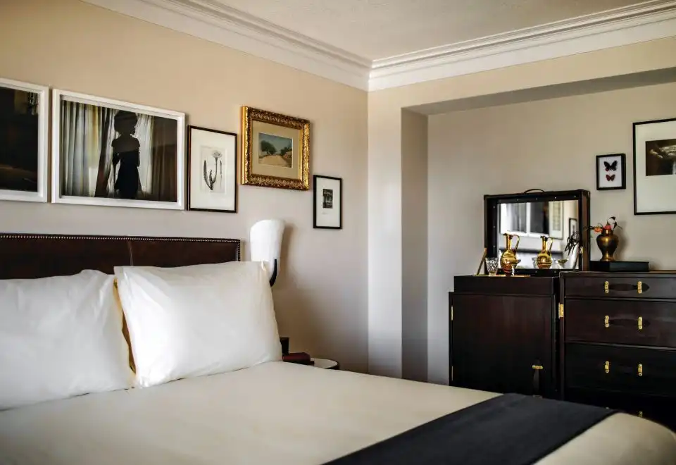 Classic Accessible King (NoMad)