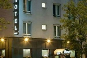 Hotel Canada, Milan