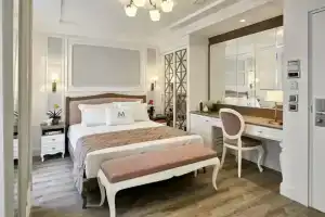 Mirrors Hotel, Istanbul