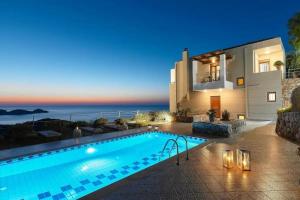 Okeanides Villas, Balion