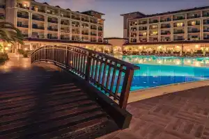 Paloma Oceana, Side