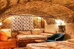 Parmis Rooms, Cesme
