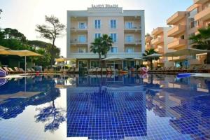 Sandy Beach Resort, Golem