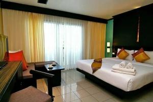 Rattana Beach Hotel by Shanaya, Karon