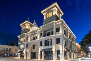 Primorski Hotel, Saints Constantine and Helena