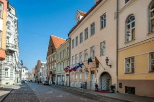 Three Crowns Residents Hotel, Tallinn