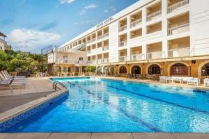 Oasis Hotel, Perama