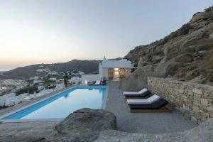 Sealine Villas, Tourlos