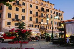 Konstantinoupolis, Corfu Town