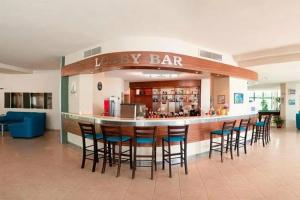 Palm Beach Hotel - All Inclusive with Free beach package & Private Beach, Golden Sands