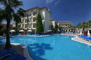 Sun City Apartments & Hotel, Side