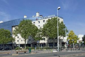 Hotel La Place Nanterre La Defense, Nanterre