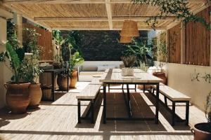Shila Athens, Athens