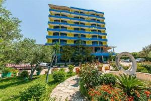 Hotel Bahamas, Sarande