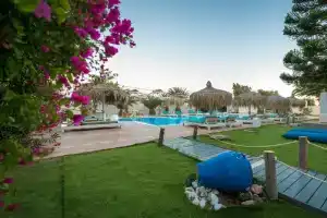 Joy Beach Iotel, Perivolos
