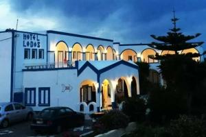 Hotel Lodos, Karterados