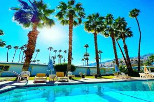 A PLACE IN THE SUN Hotel - ADULTS ONLY Big Units, Privacy Gardens & Heated Pool & Spa in 1 Acre Park Prime Location, PET Friendly, TOP Midcentury Modern Boutique Hotel, Palm Springs