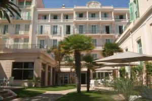 Hôtel Vacances Bleues Balmoral, Menton