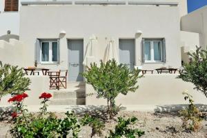 Tsakanos Home, Adamas