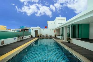 iCheck inn Central, Patong
