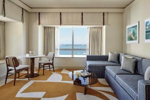 Four Seasons Hotel Miami, Miami