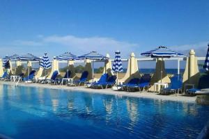 Nirvana Beach Hotel, Theologos