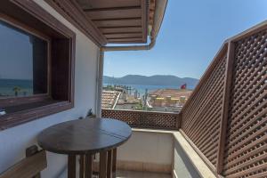 Mevsim Otel, Akyaka