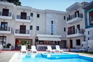 Skiathos Somnia, Skiathos Town