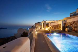 Celestia Grand, Fira