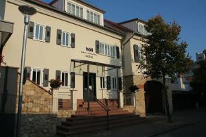 Höll am Main Mini-hotel, Russelsheim