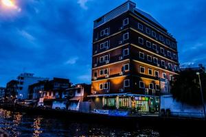 The Seven Luck Hotel, Bangkok