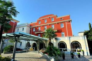 Hotel Master, Brescia