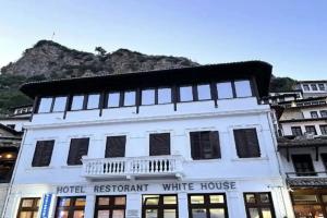 White House, Berat