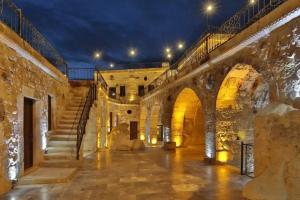 Golden Cave Suites, Uerguep