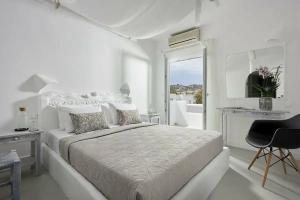 Milos Hotel, Adamas